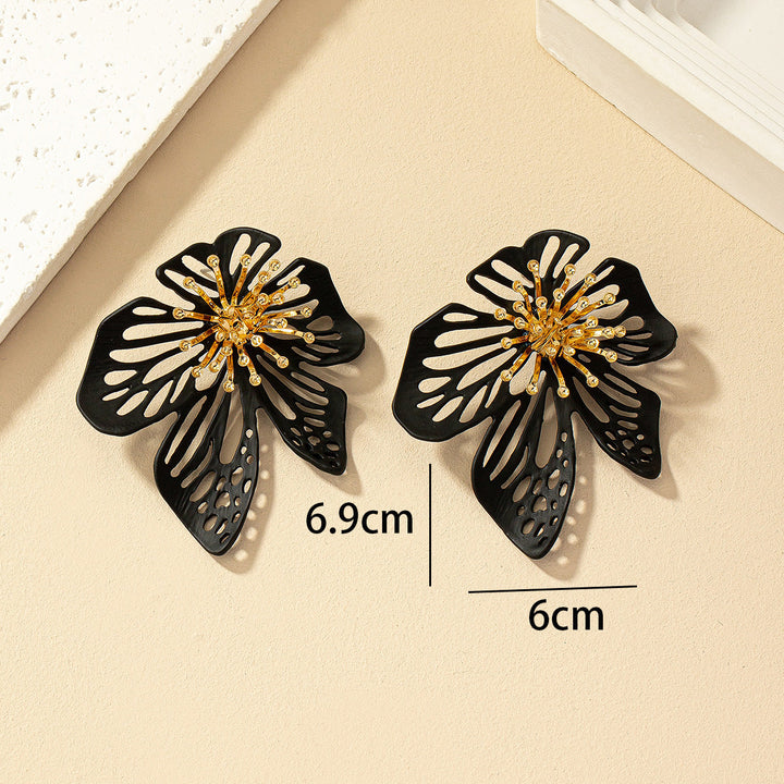 Luxurious White Floral Zinc Alloy Drop Earrings