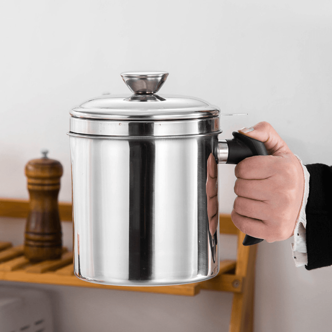 1.3L / 1.8L Stainless Steel Oil Filter Dripping Container Grease Strainer Pot Oil Strainer Kitchen Restaurant Oil Dispenser