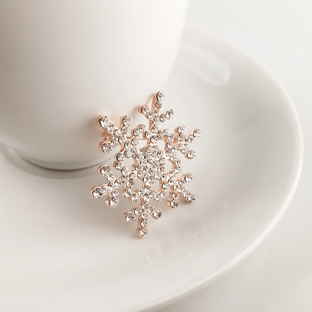 Christmas Brooch Snowflake Design Brooch Festival Party Brooch Trendy Women Jewelry Festival Gift