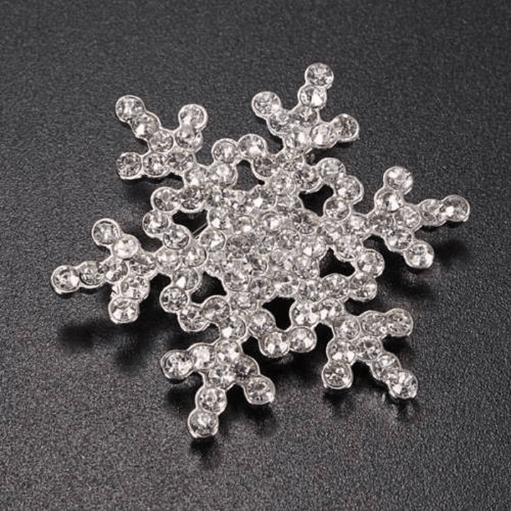 Christmas Brooch Snowflake Design Brooch Festival Party Brooch Trendy Women Jewelry Festival Gift