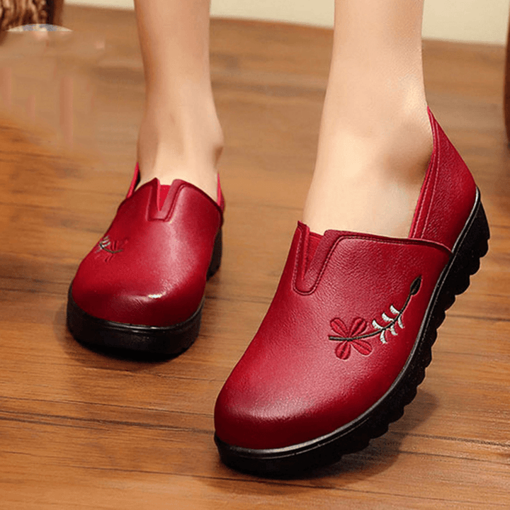 Embroidery Soft Sole Casual Shoe Comfy Slip on Flat Loafers for Women