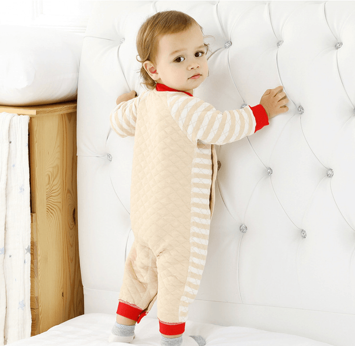 Autumn and Winter Cotton Baby Clothes Winter Coat and Baby Romper with Thick Clothes to Keep Warm.