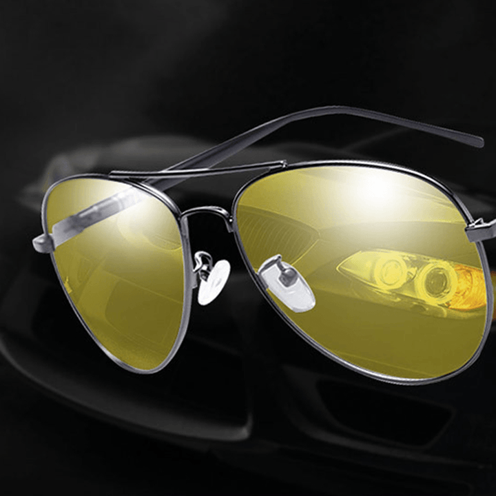 Photochromic Day and Night Driving Sunglasses with Polarized Lens for Riding Outdoor