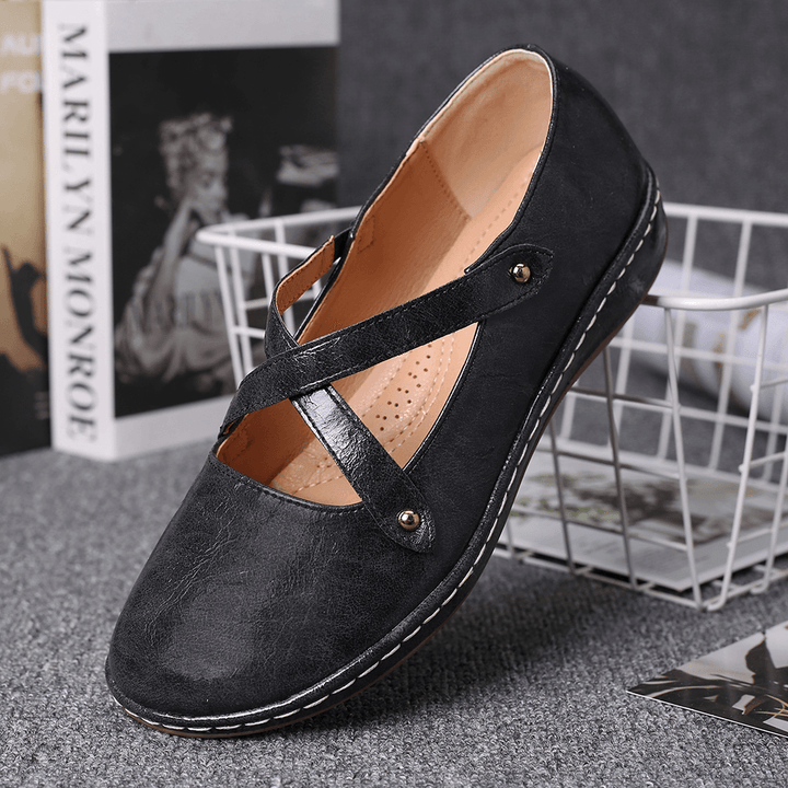 LOSTISY Women Cross Strap Solid Color Casual Comfy Flats