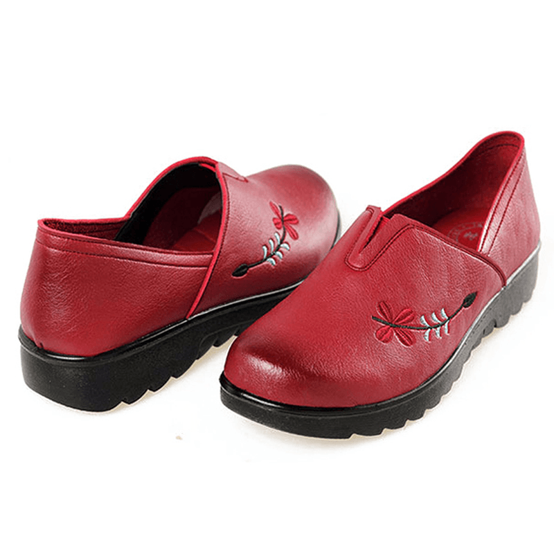 Embroidery Soft Sole Casual Shoe Comfy Slip on Flat Loafers for Women