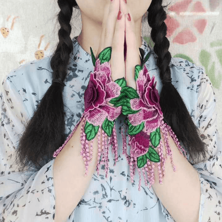 Women Ethnic Embroidery Hallow Wristband Fashion Floral Half Cover Finger Tassel Gloves