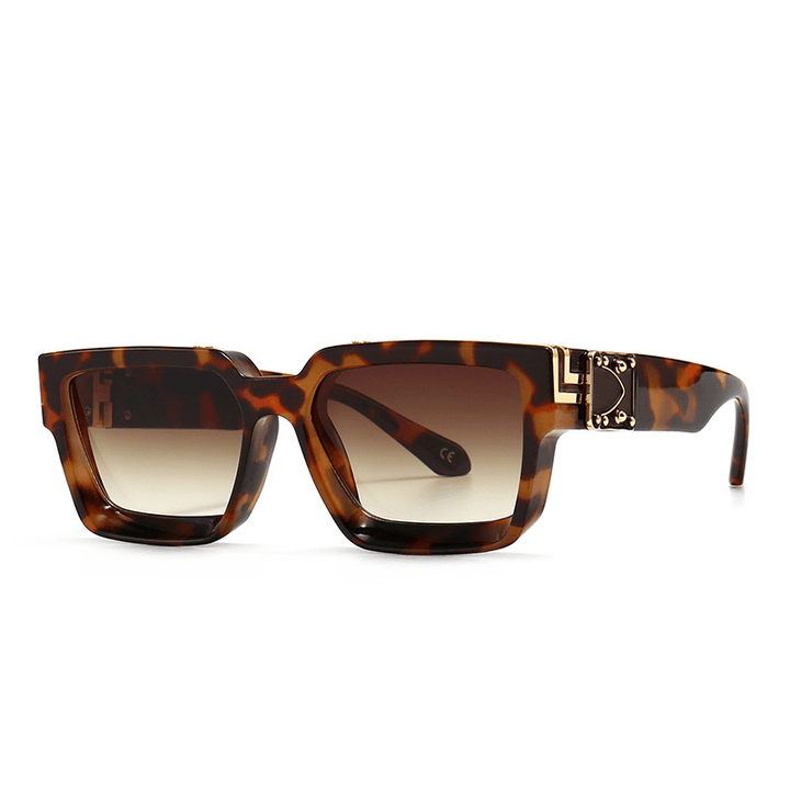 Retro Model Catwalk Cloud Print Sunglasses