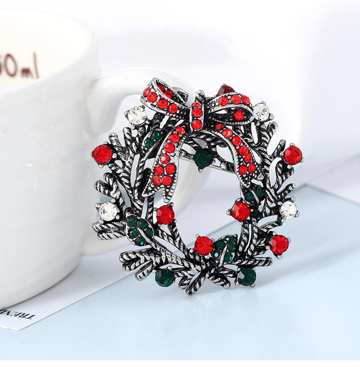 Christmas Wreath Festive Brooch Pin Gift Shirt Collar Brooch Sliver & Gold