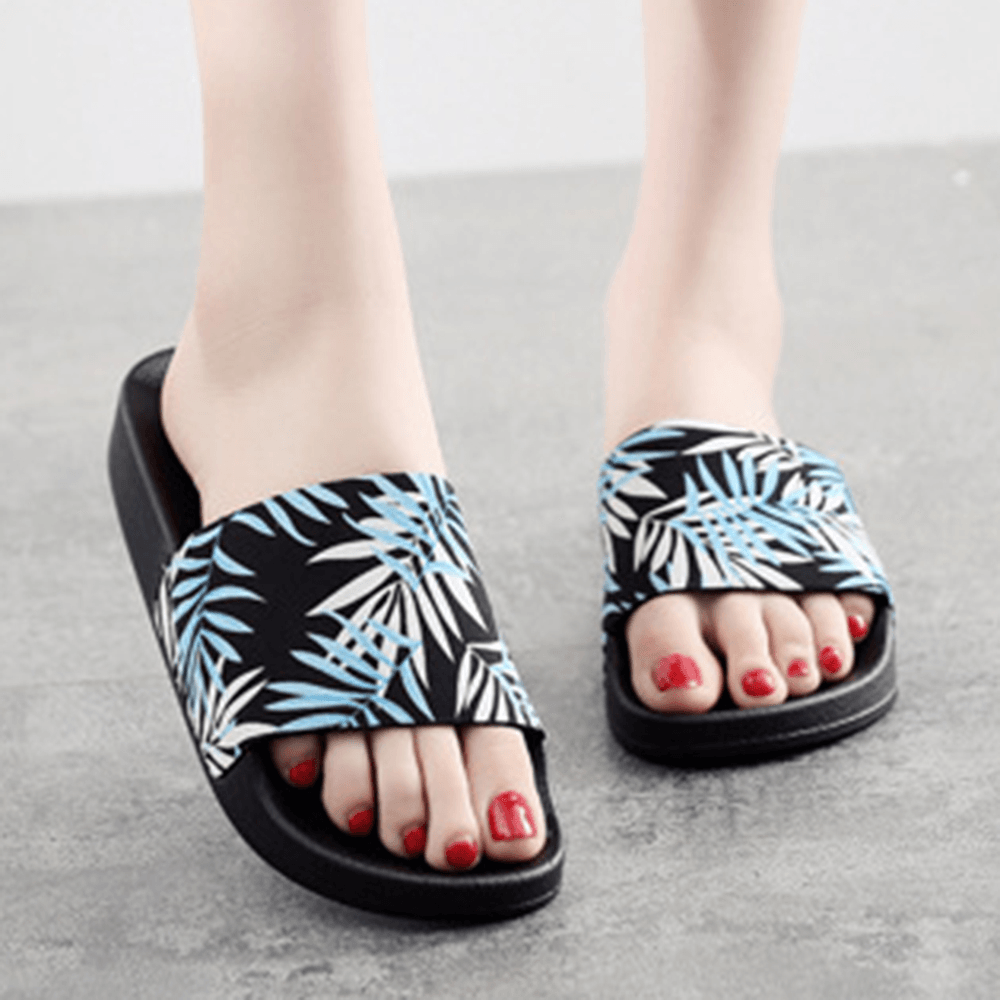 Women Maple Leaf Pattern Soft Sole Flat Slippers