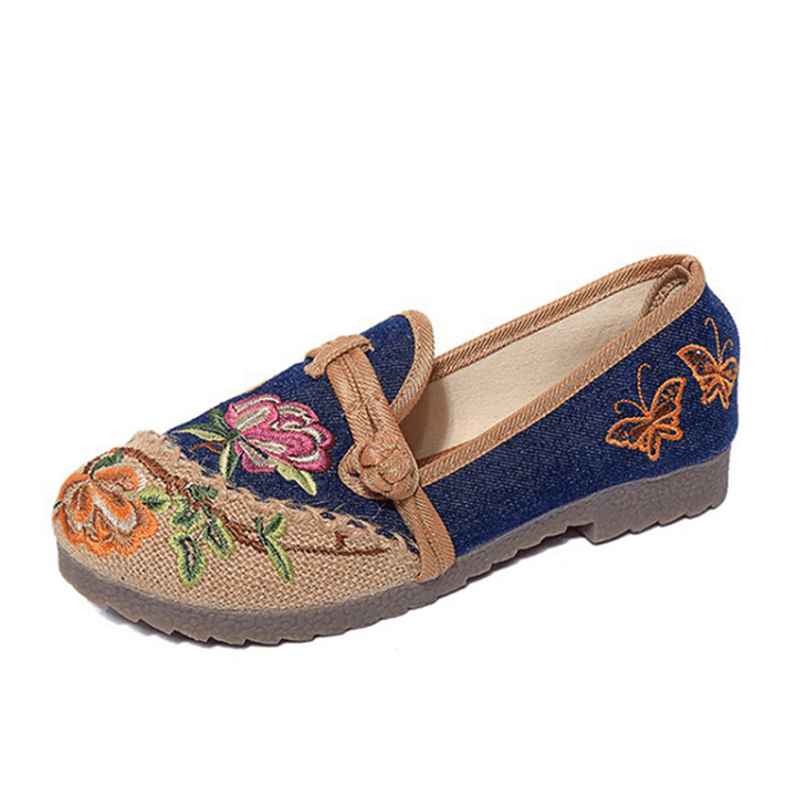 Chinese Flower Embroidered Retro Slip on Flat round Toe Shoes