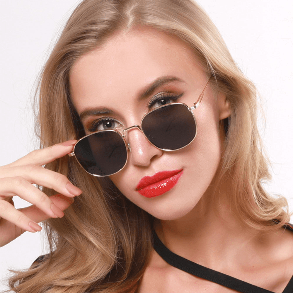 Unisex Retro Small Metal Square Frame Outdoor UV Protection Fashion Sunglasses