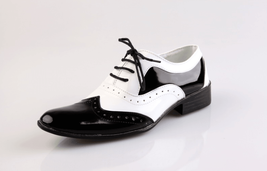 Black-and-white fashionable men's shoes