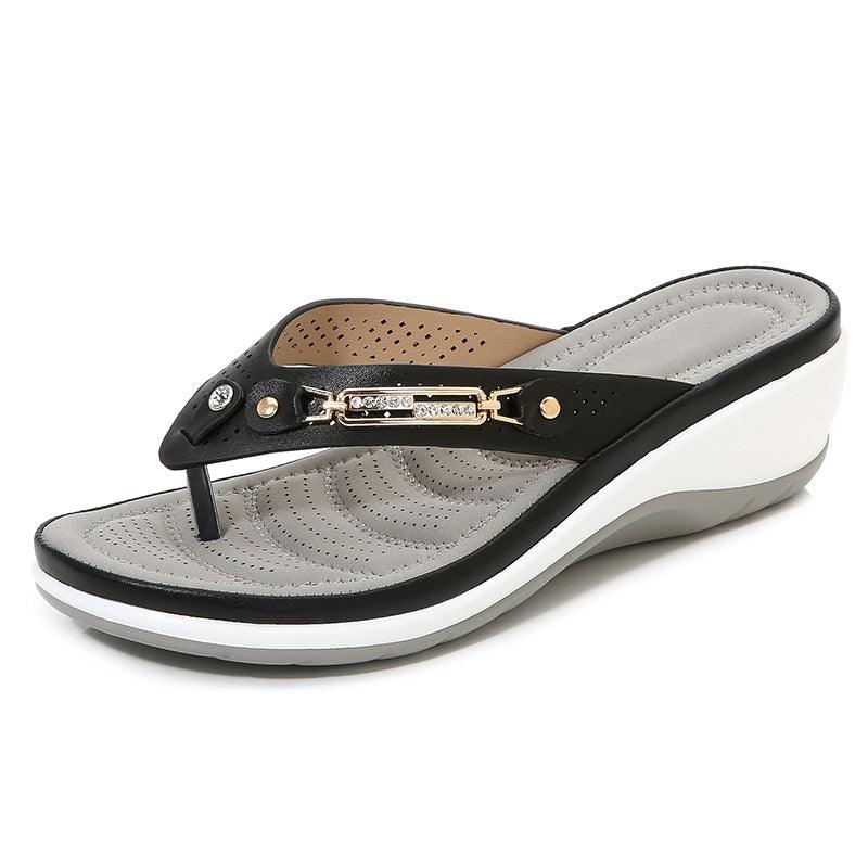 Metal buckle beach sandals