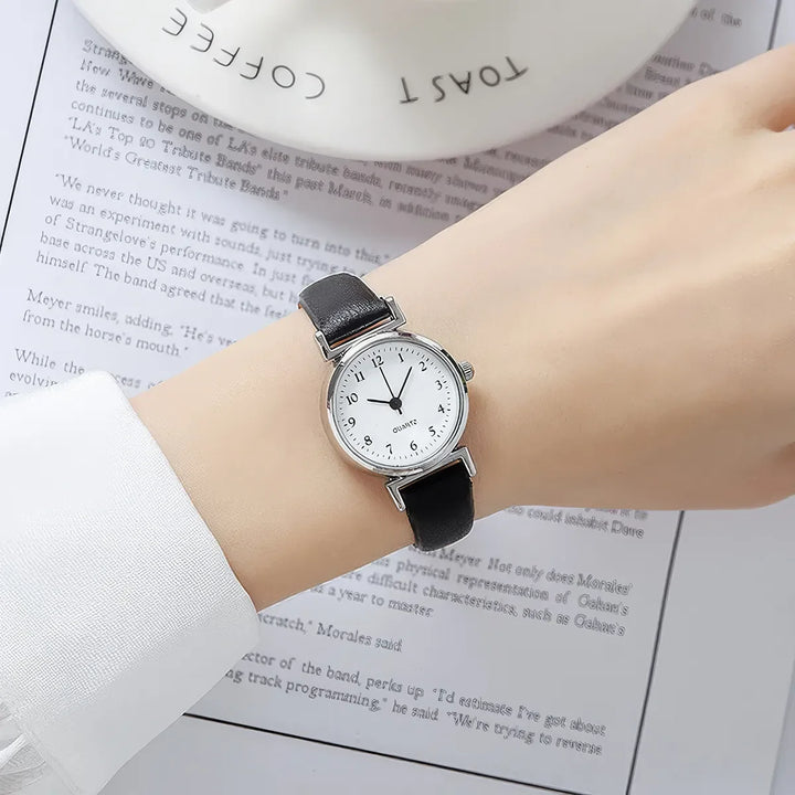 Chic Leather Strap Quartz Watch: Your Timeless Fashion Accessory