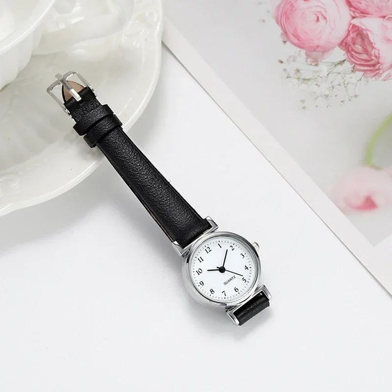 Chic Leather Strap Quartz Watch: Your Timeless Fashion Accessory