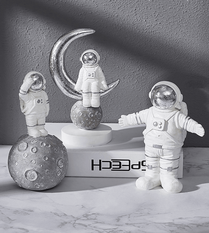 Creative Astronauts Crafts Resin Decoration Coffee Shop Music Bar Cabinet Soft Decorations