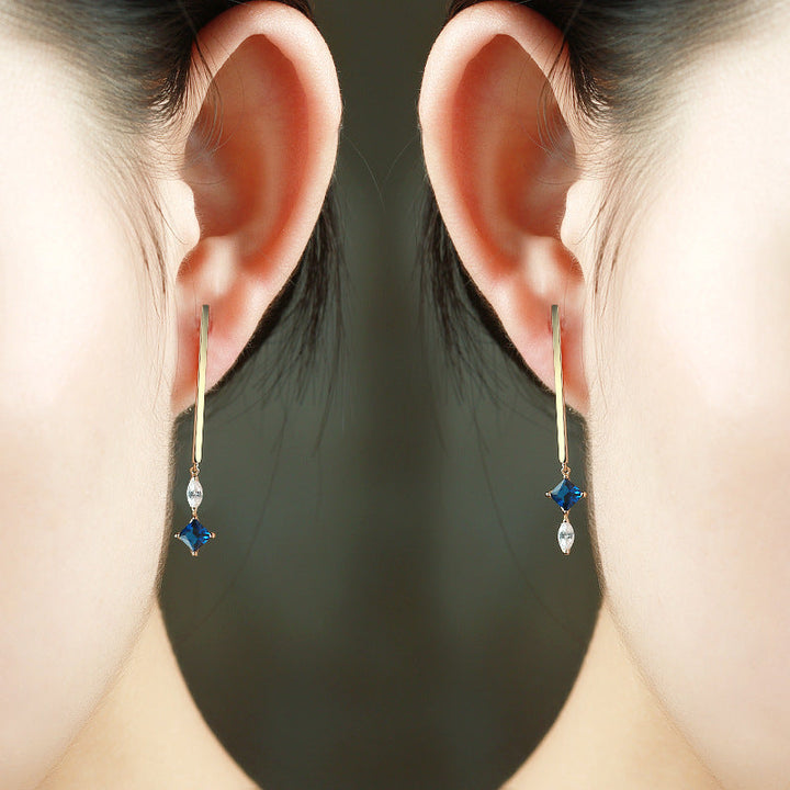 Stylish Silver Stud Earrings Inlaid With Zircons